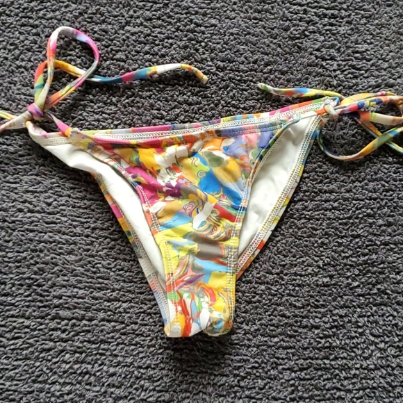 Bikini bottoms - Picture 2 of 2